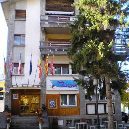 Auto Check In Hotel Las Nieves Jaca Bagian luar foto
