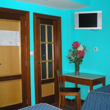 Auto Check In Hotel Las Nieves Jaca Bagian luar foto