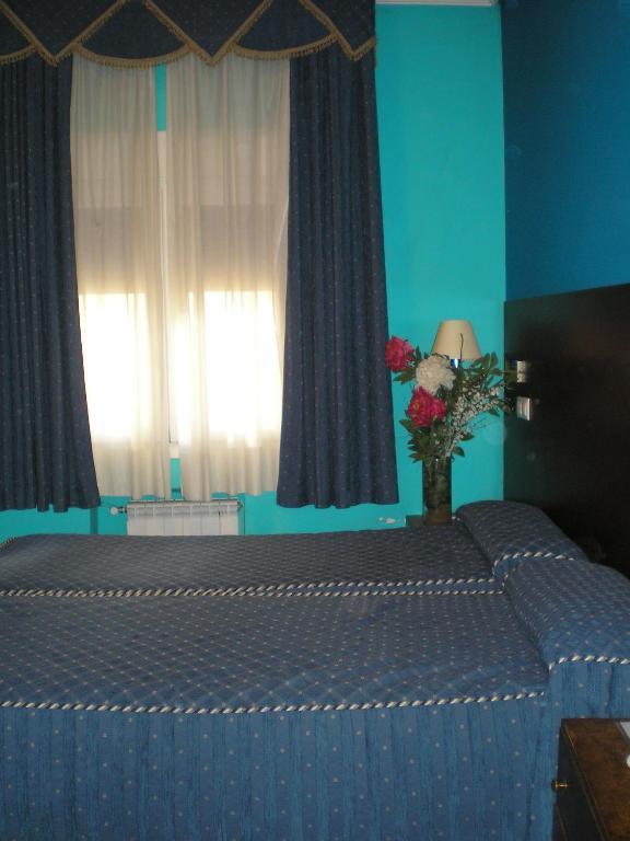 Auto Check In Hotel Las Nieves Jaca Ruang foto