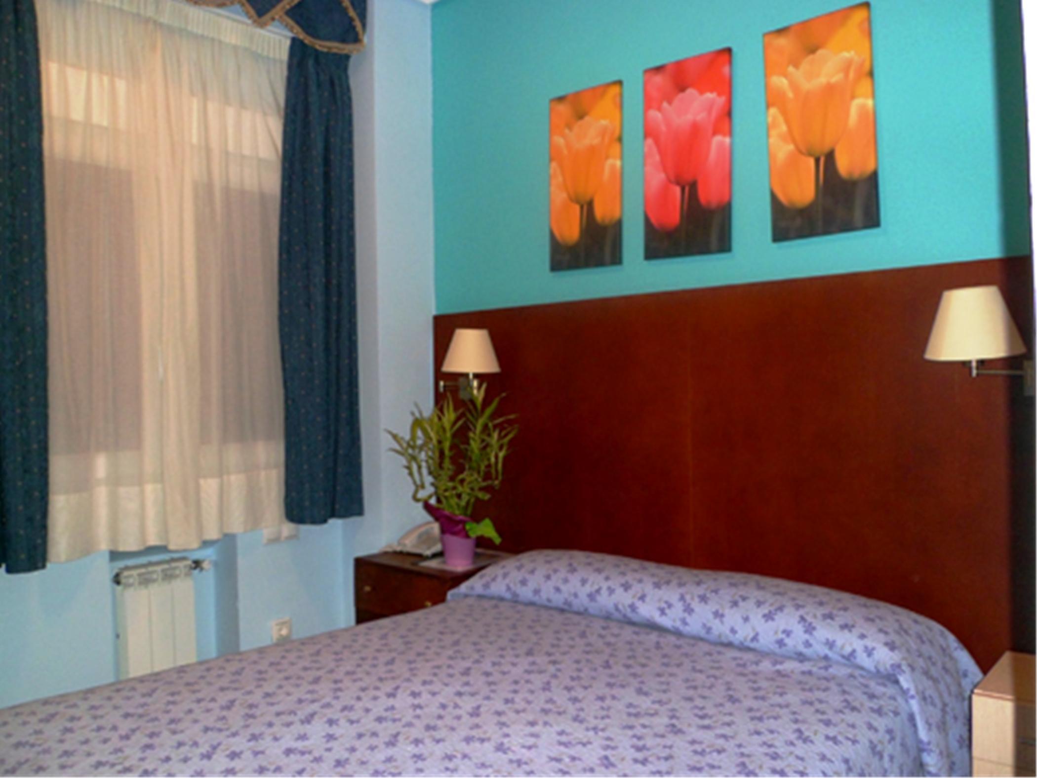 Auto Check In Hotel Las Nieves Jaca Bagian luar foto