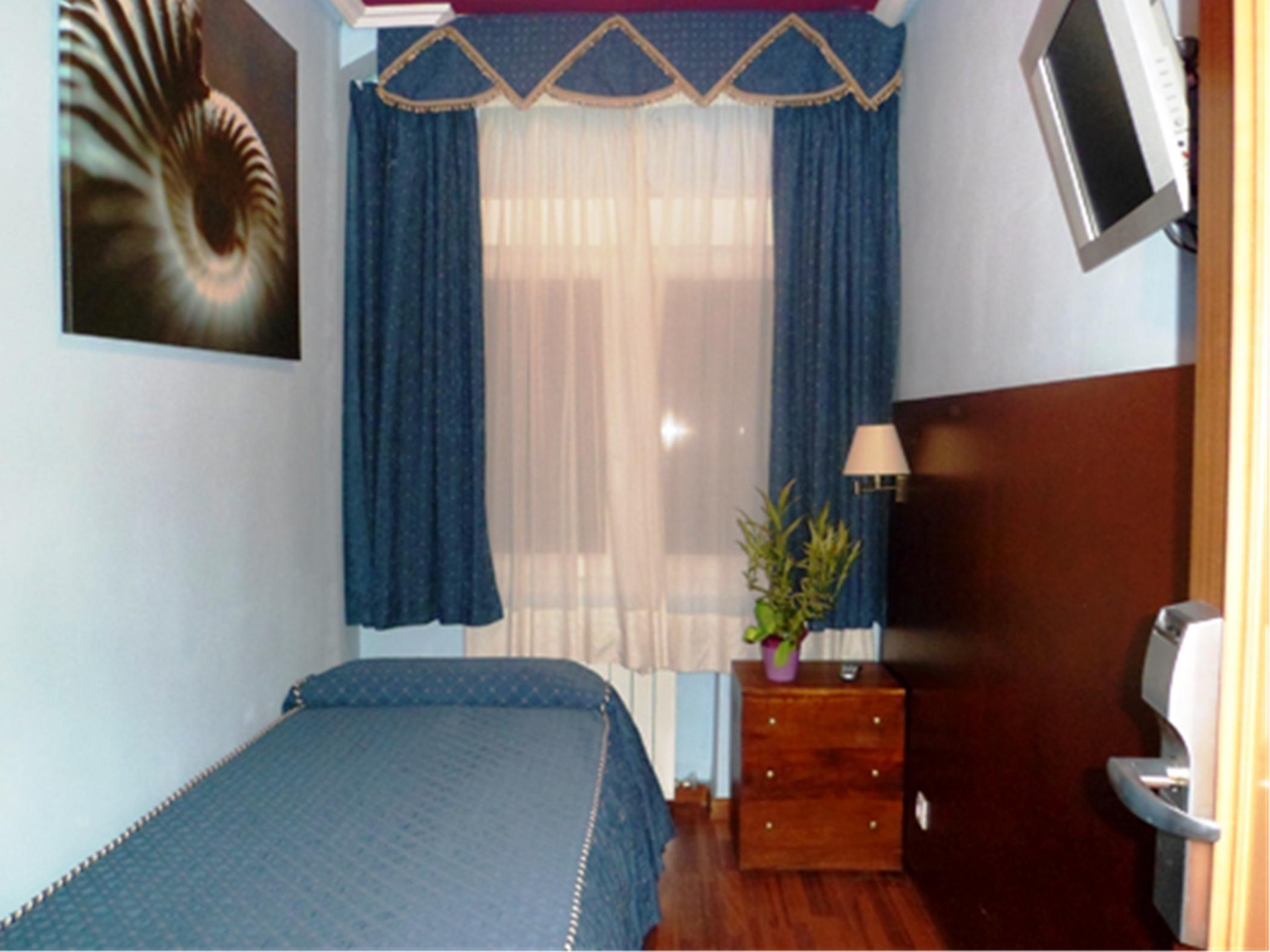 Auto Check In Hotel Las Nieves Jaca Bagian luar foto