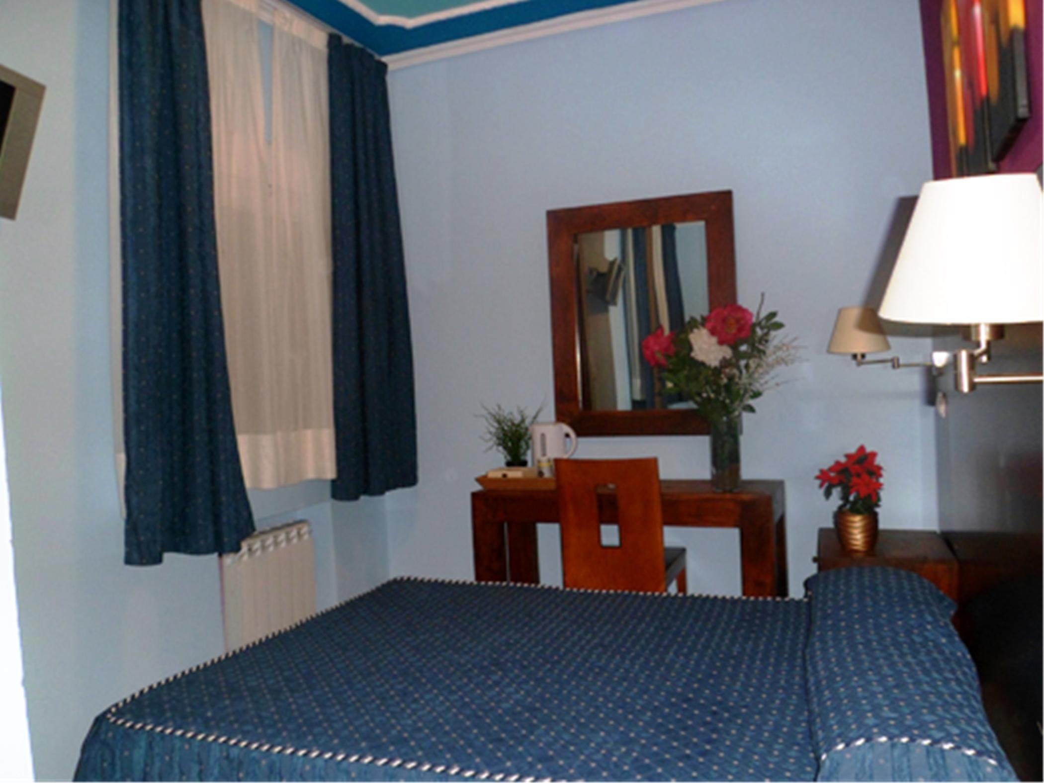 Auto Check In Hotel Las Nieves Jaca Bagian luar foto
