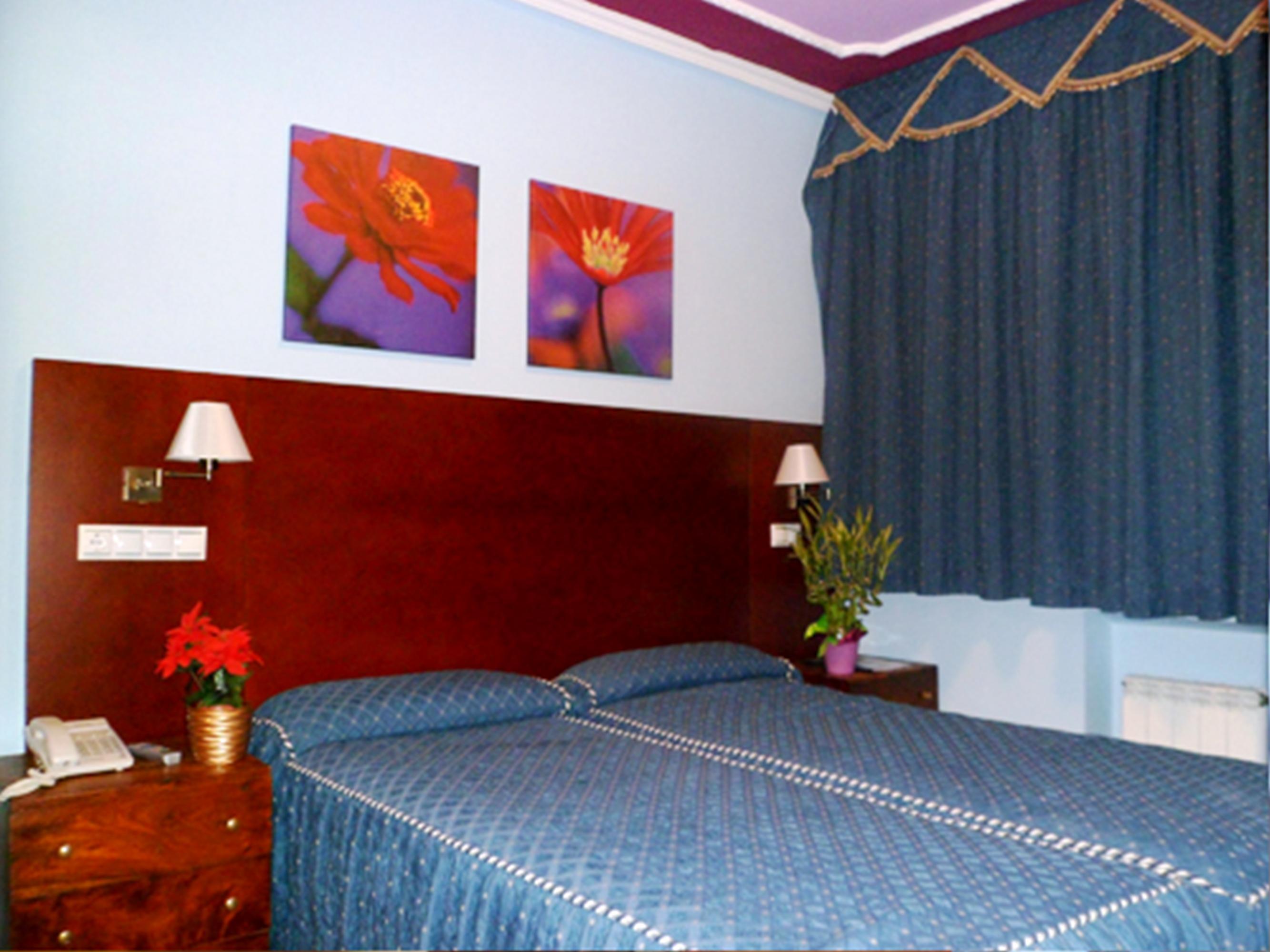 Auto Check In Hotel Las Nieves Jaca Bagian luar foto