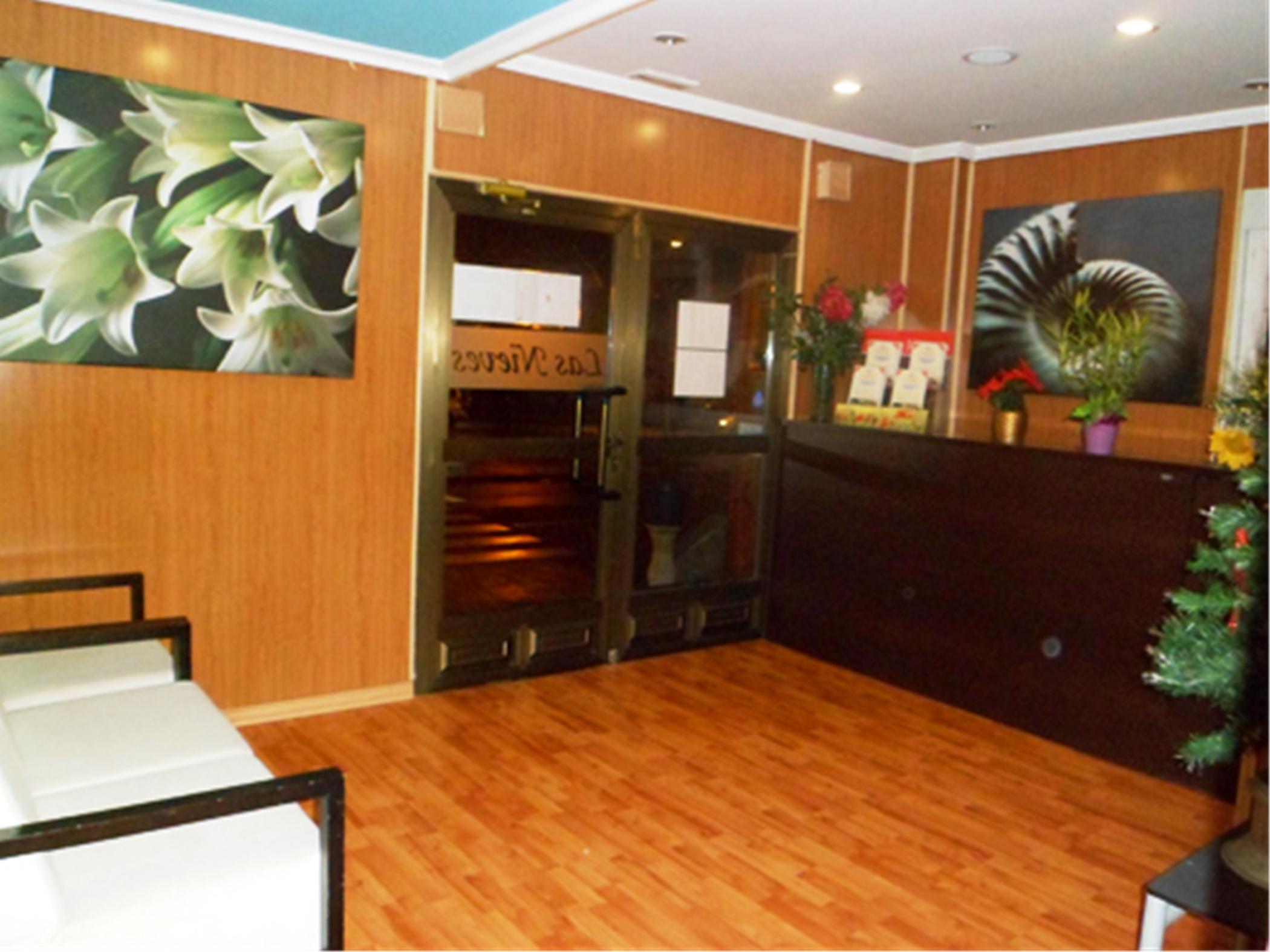 Auto Check In Hotel Las Nieves Jaca Bagian luar foto