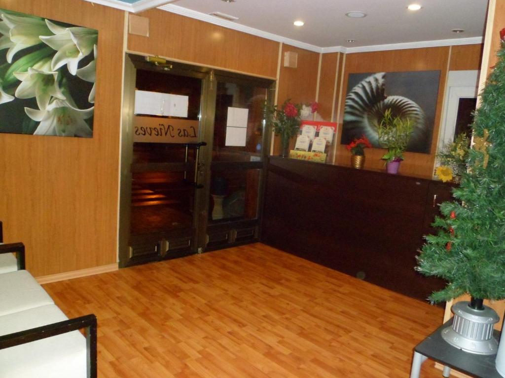 Auto Check In Hotel Las Nieves Jaca Ruang foto